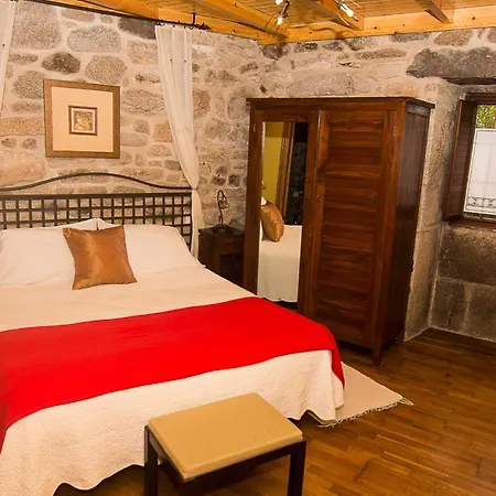 Casal De Cereixo * Tufiones